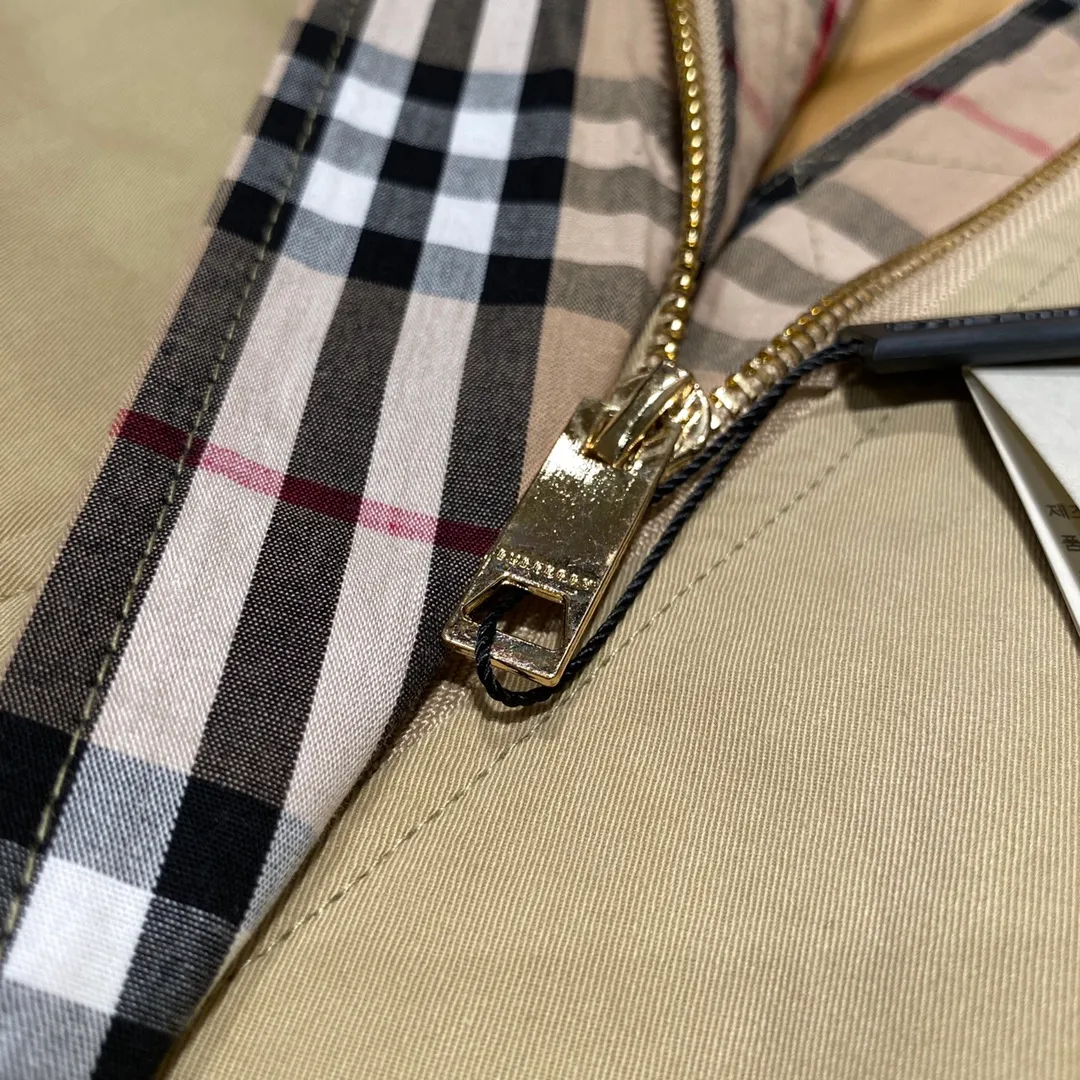 Burberry 2024 BBR ， ， ， Khaki ， + ， ， ， ， ！ ， Breathable ， ， ， ， 。 ， Versatile，Classic Retro ， ， ， ， 、 ， Quality， ！ :Khaki Size:S-XL